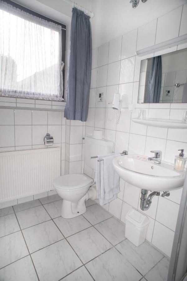 Hotel Garni Haus Schoenberger Heiligenhaus Esterno foto